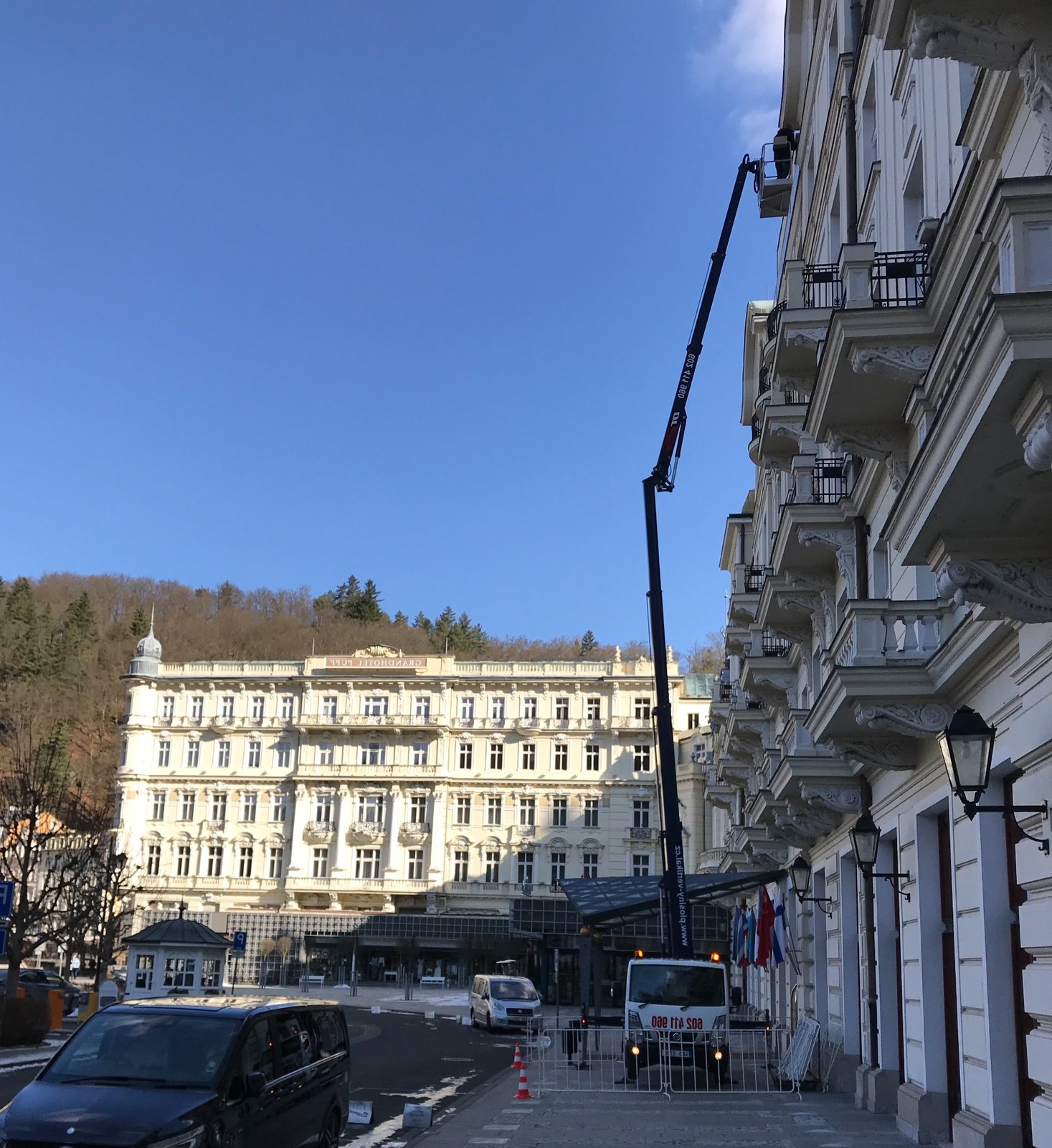 Plošina u Grandhotelu Pupp v Karlových Varech - profesionální výškové práce